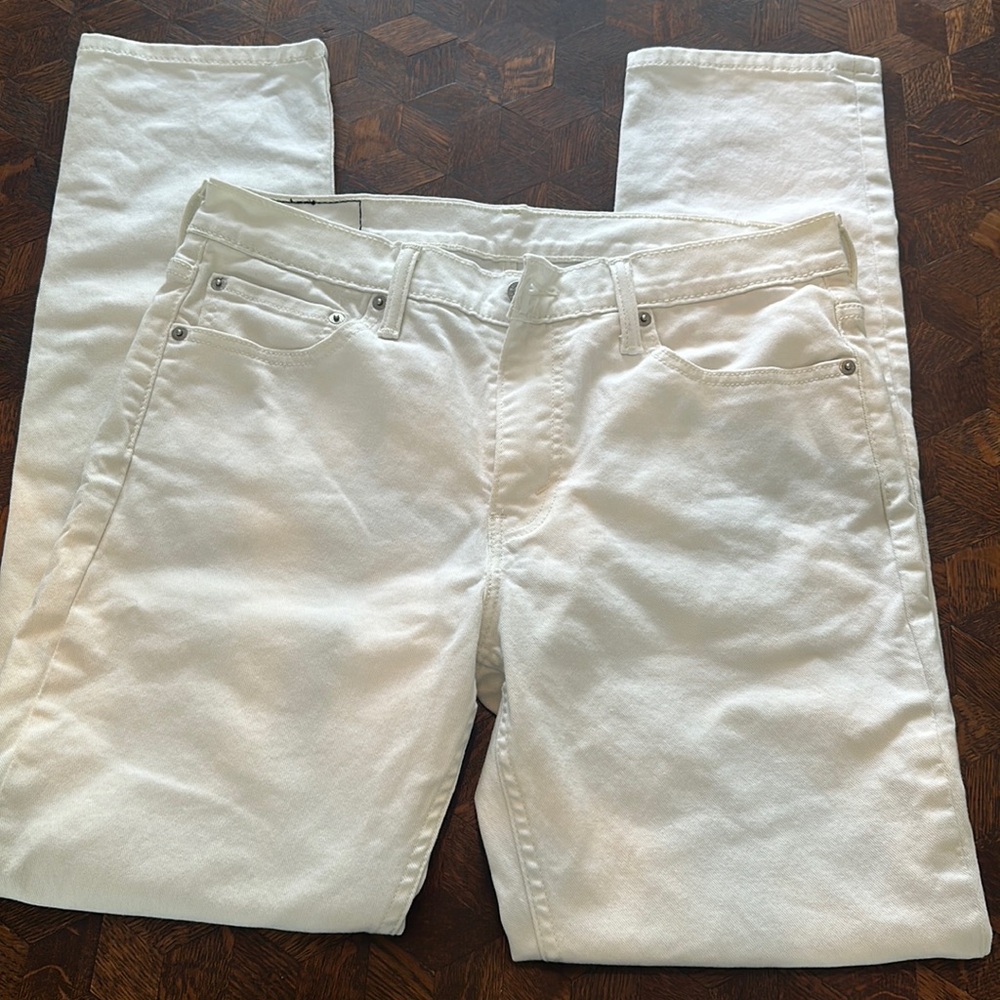 Men’s white jeans